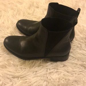 Talbot- black ankle boots